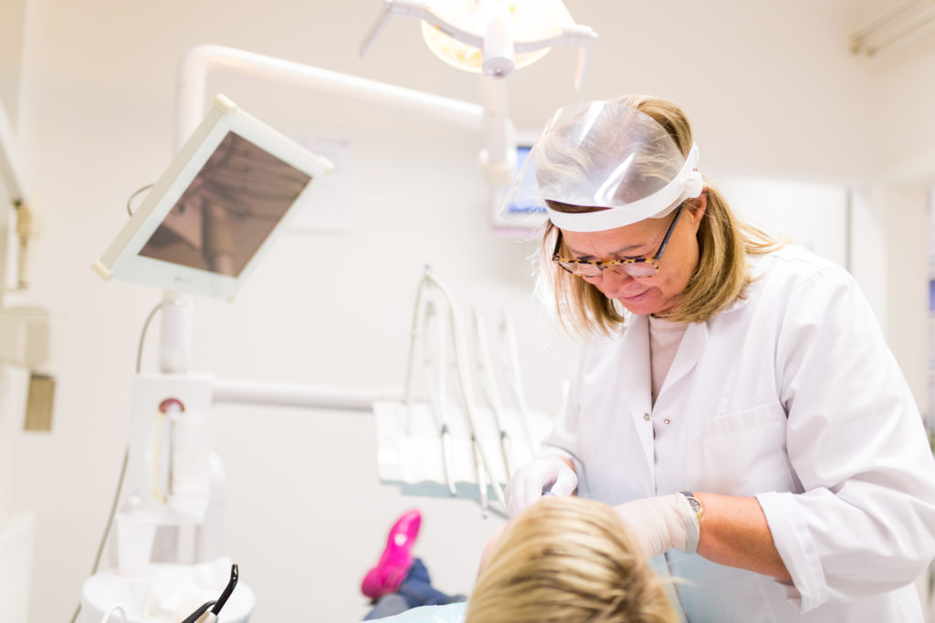 GADZIŃSCY :: Stomatolog Poznań, dentysta poznan :: Implanty, Endodoncja, Protetyka, Stomatologia estetyczna Poznań Grunwald